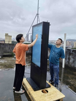 Εξωτερική ψηφιακή σήμανση διπλής όψης 49 ιντσών με μεταλλική θήκη και σκληροποιημένο γυάλινο πάνελ