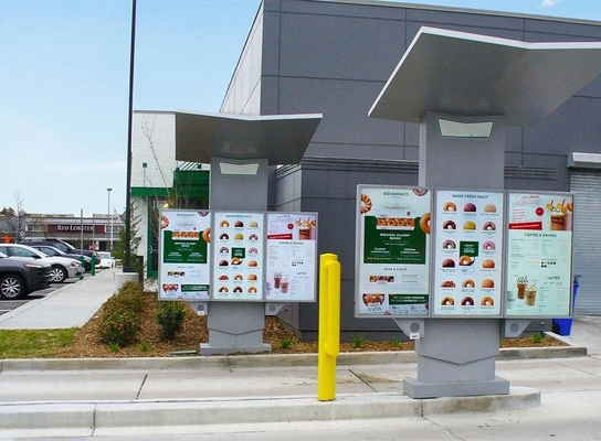 55 ιντσών αφαιρούμενο πίνακα μενού εξωτερικό IP65 3000Nits LCD ψηφιακή σήμανση και οθόνη με διάφορες μεθόδους εγκατάστασης